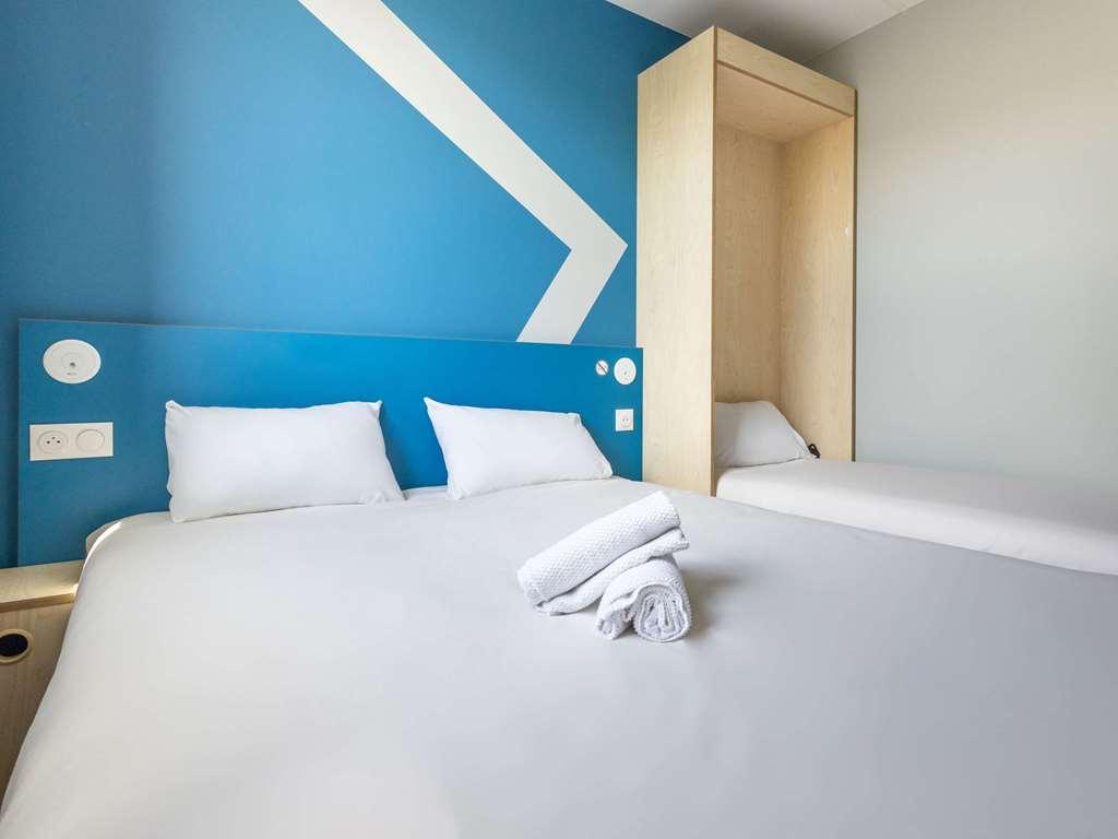 Ibis Budget Nanterre La Defense Room photo