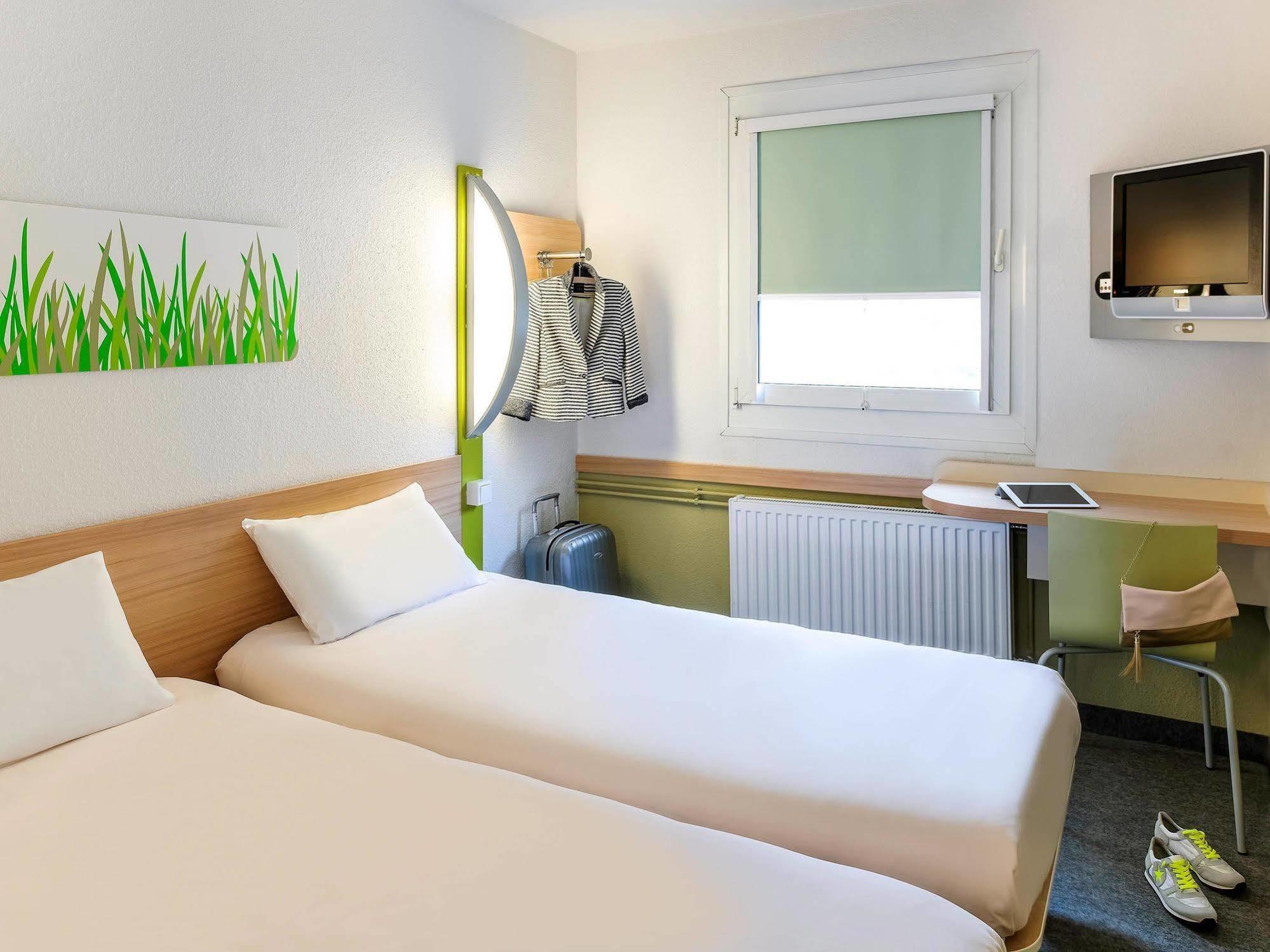 Ibis Budget Nanterre La Defense Exterior photo