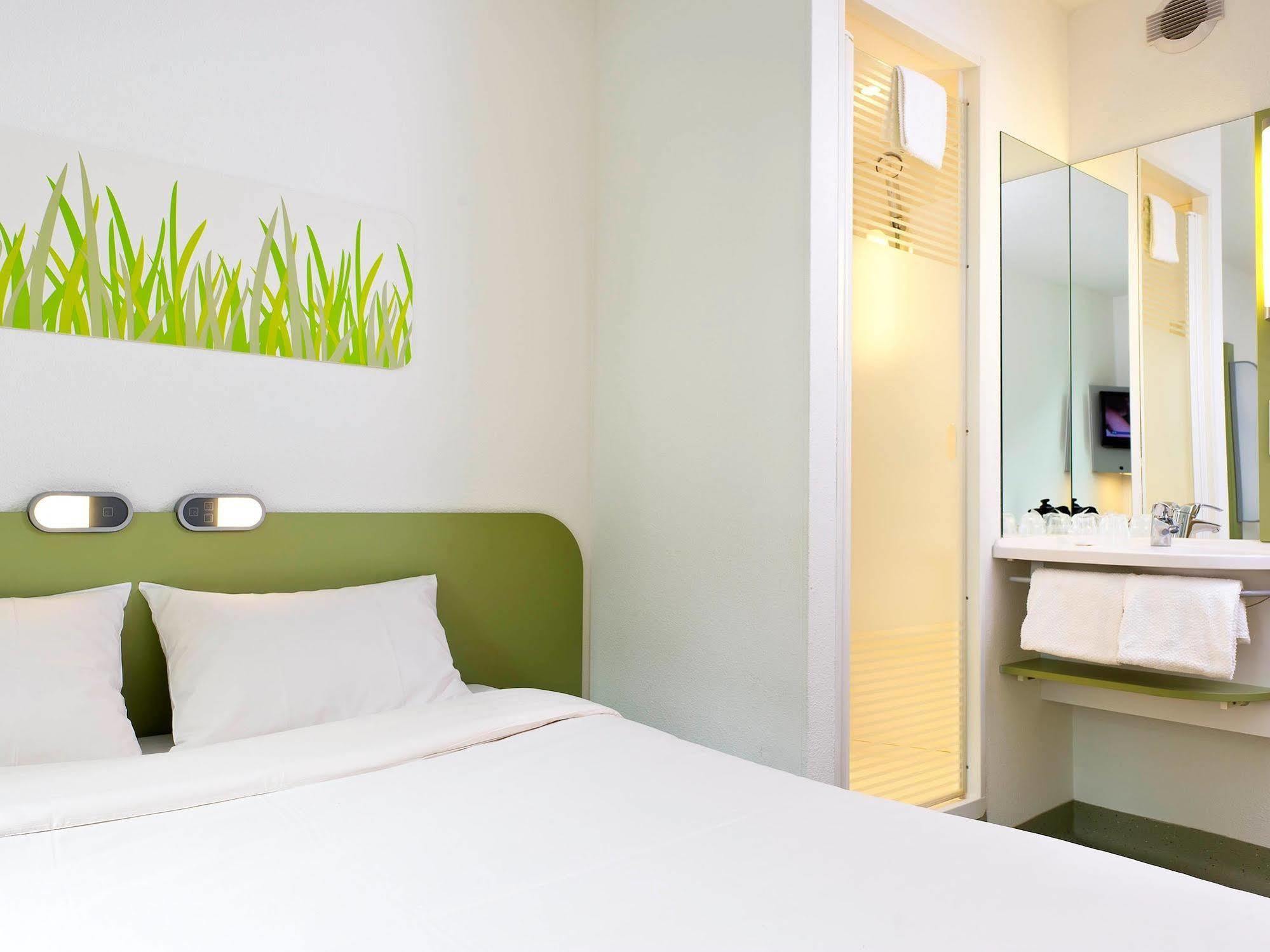 Ibis Budget Nanterre La Defense Exterior photo